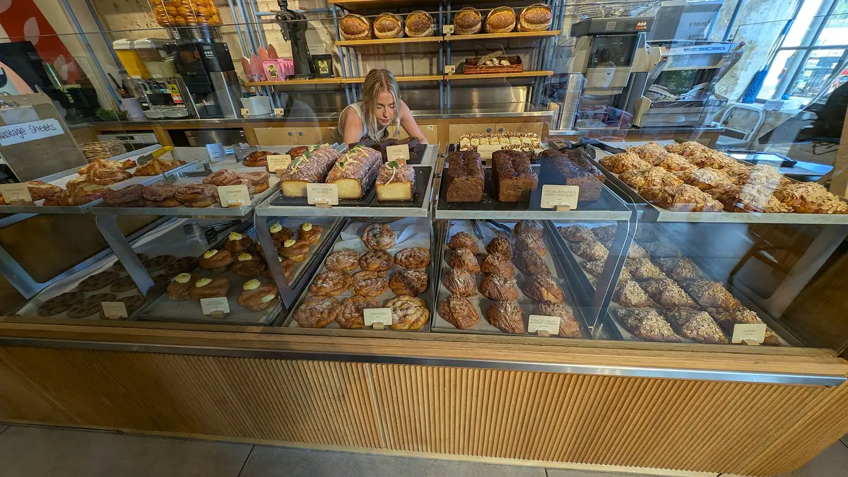 Poundbakery – bakery in Shaw town centre